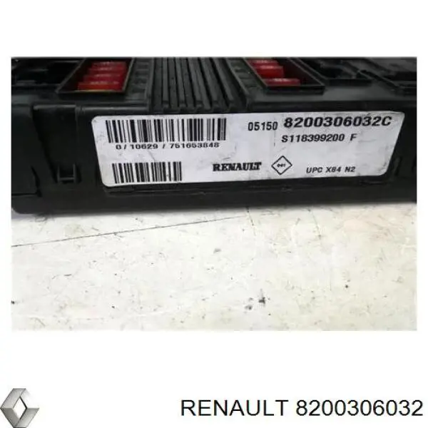  Блок запобіжників Renault Scenic 2