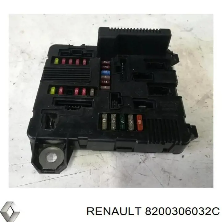 Коробка запобіжників Renault (RVI) 8200306032C ціна, від 93.00 USD
