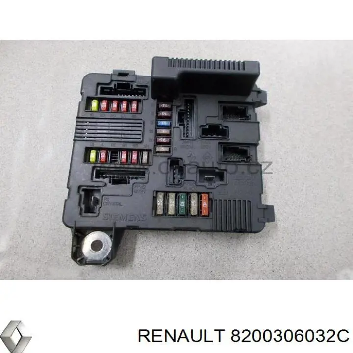 Блок запобіжників 8200306032C Renault (RVI)