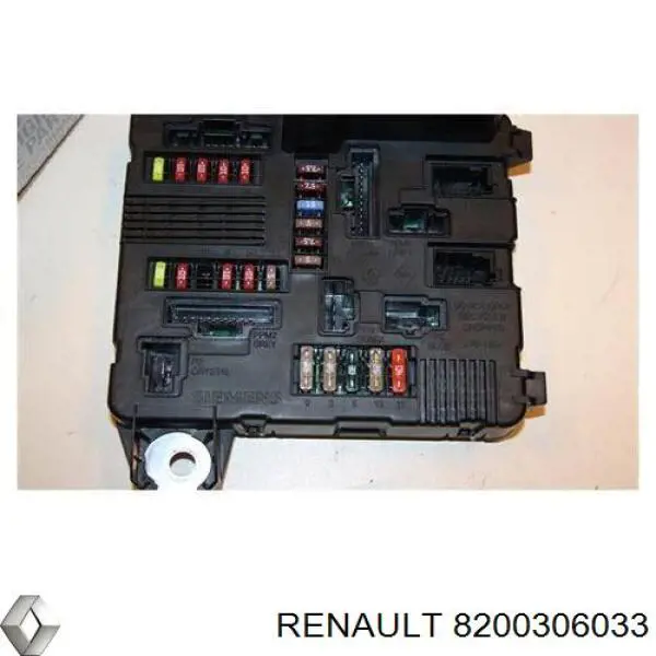 Блок запобіжників Renault Megane 2 (KM0) (Рено Меган)