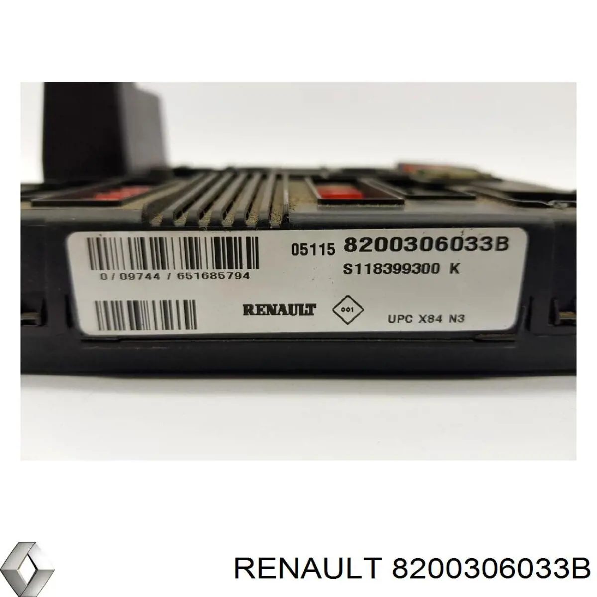 Блок запобіжників 8200306033B Renault (RVI)