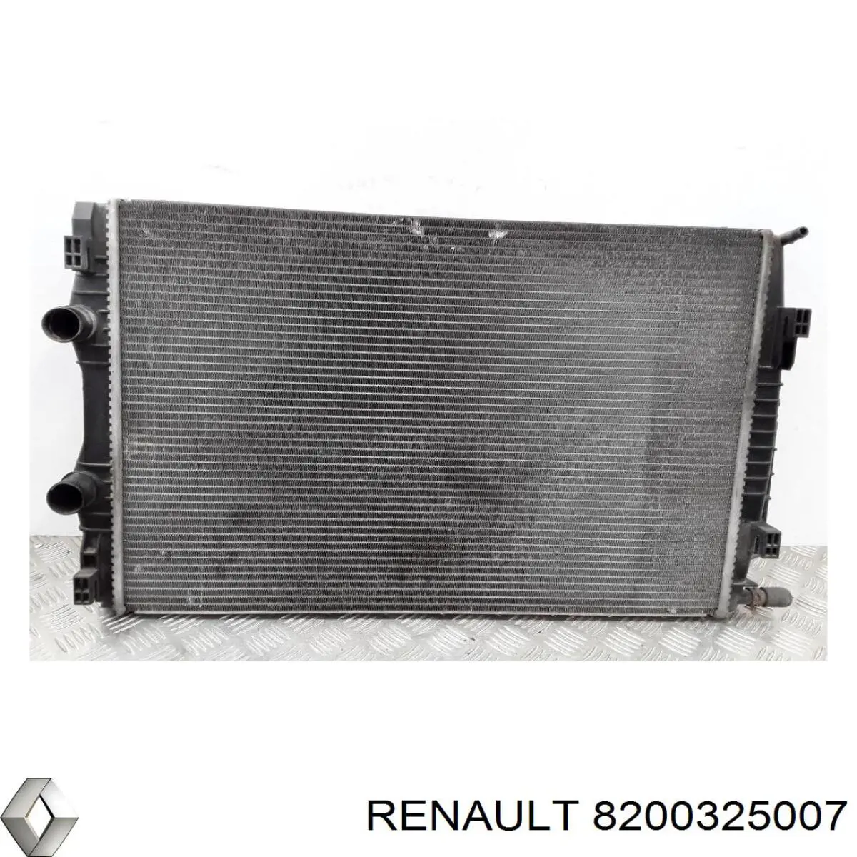 Радіатор 8200325007 Renault (RVI)