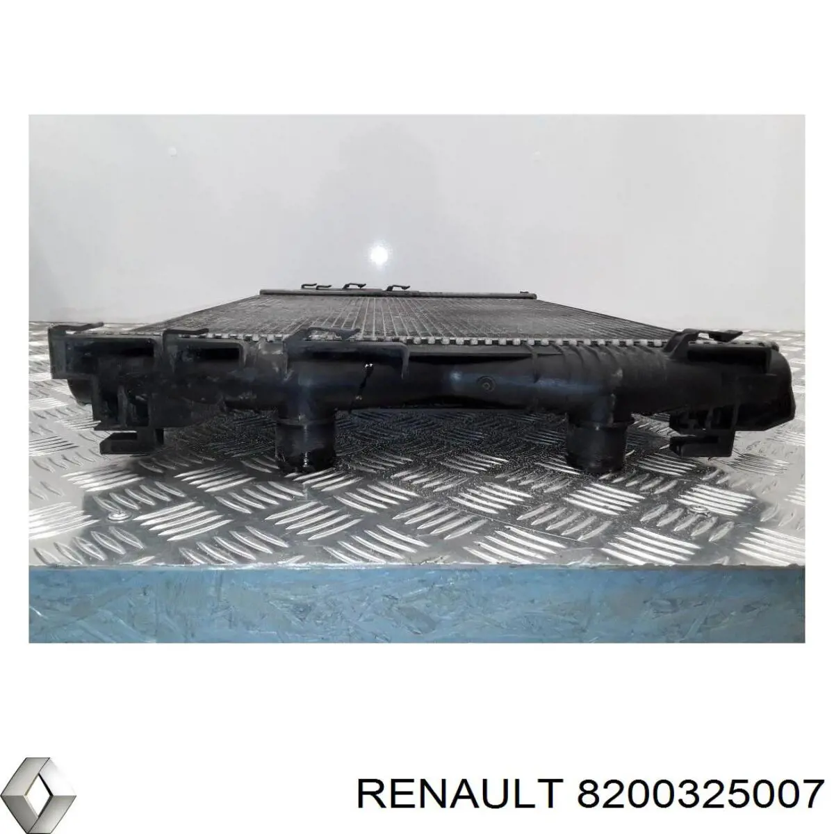 Радіатор охолодження Renault (RVI) 8200325007