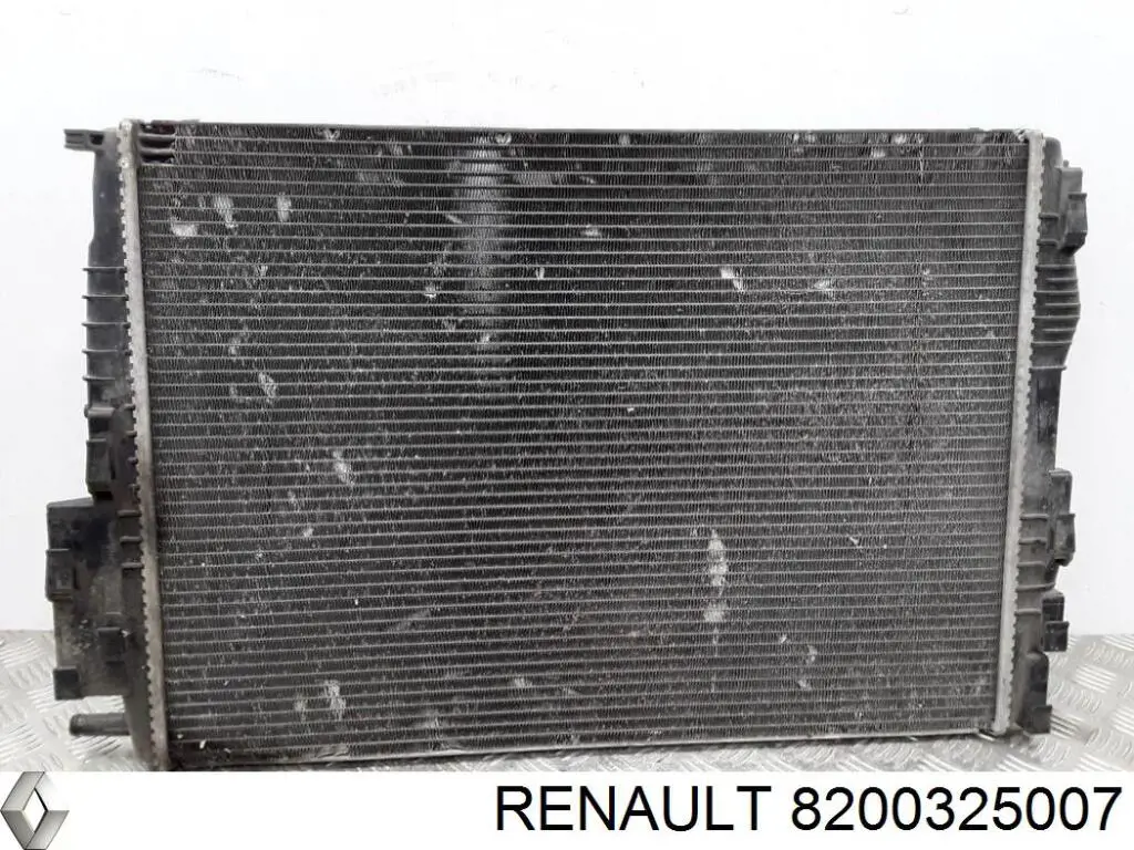 8200325007 Renault (RVI) Радіатор охолодження двигуна