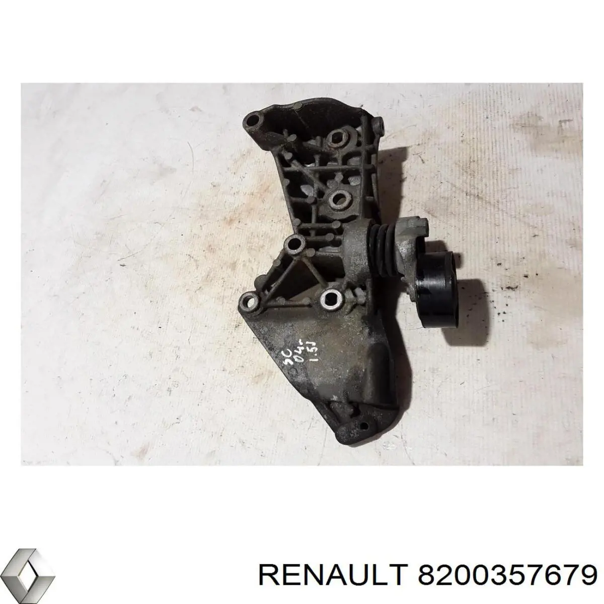 Купити 8200357679 Renault (RVI) Кронштейн генератора