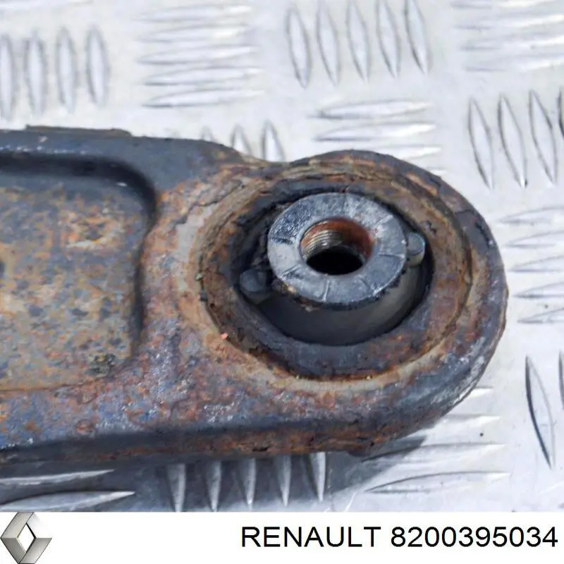 Купити 8200395034 Renault (RVI) Важіль передньої підвіски нижній, правий