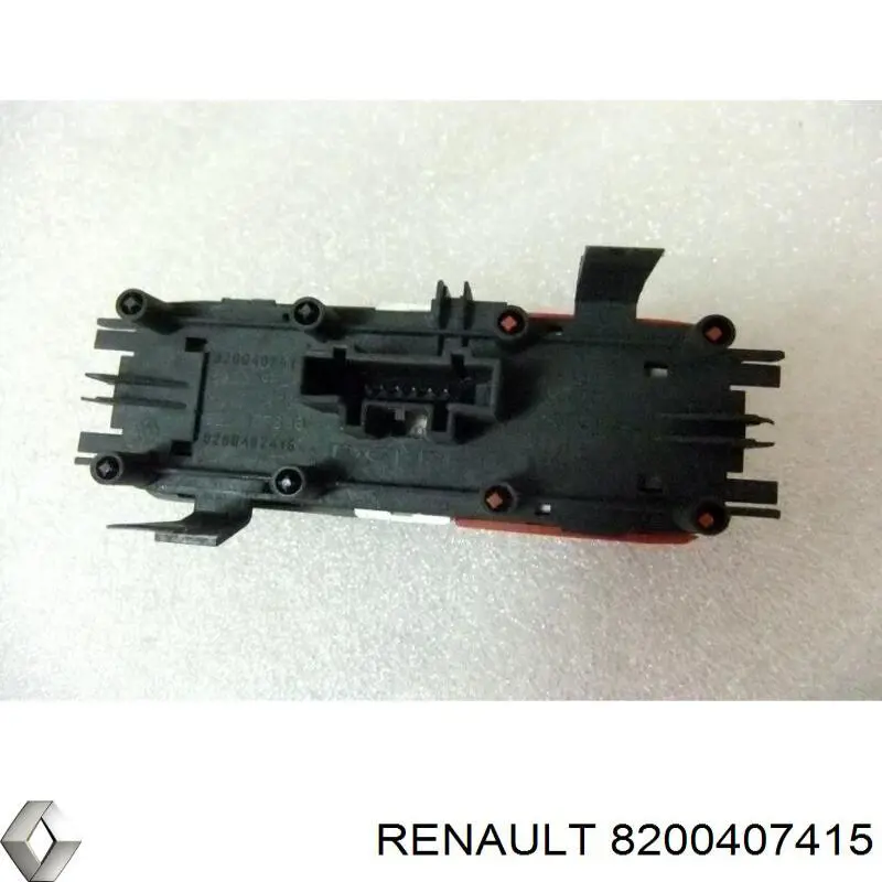 Купити 8200407415 Renault (RVI) Кнопка включення аварійного сигналу