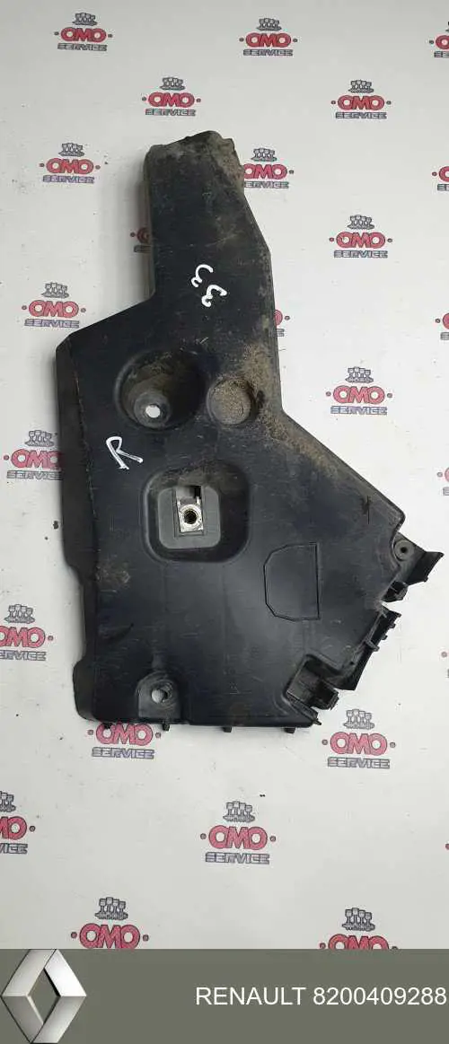 Купити 8200409288 Renault (RVI) Кронштейн бампера переднього, правий
