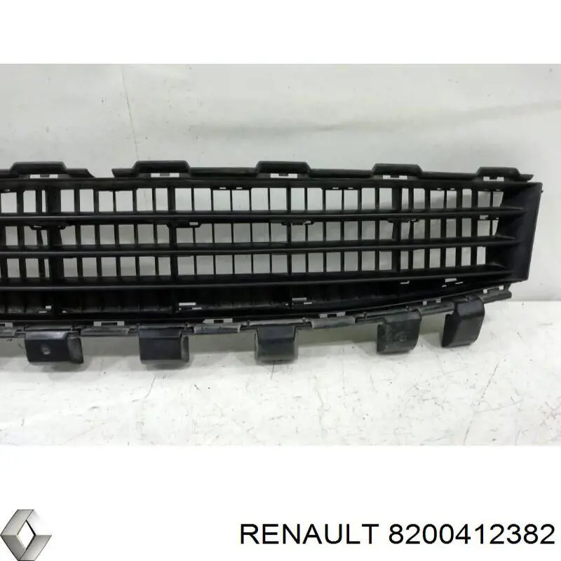 Купити 8200412382 Renault (RVI) Решітка переднього бампера, внутрішня частина