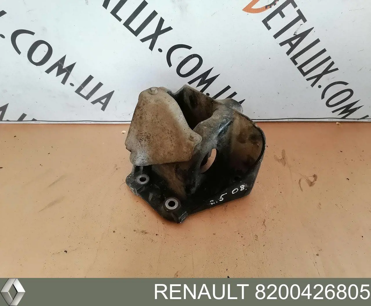 Купити 8200426805 Renault (RVI) Опора підвісного підшипника передньої піввісі