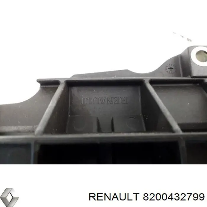Захист (тепловий екран) вихлопної системи Renault (RVI) 8200432799