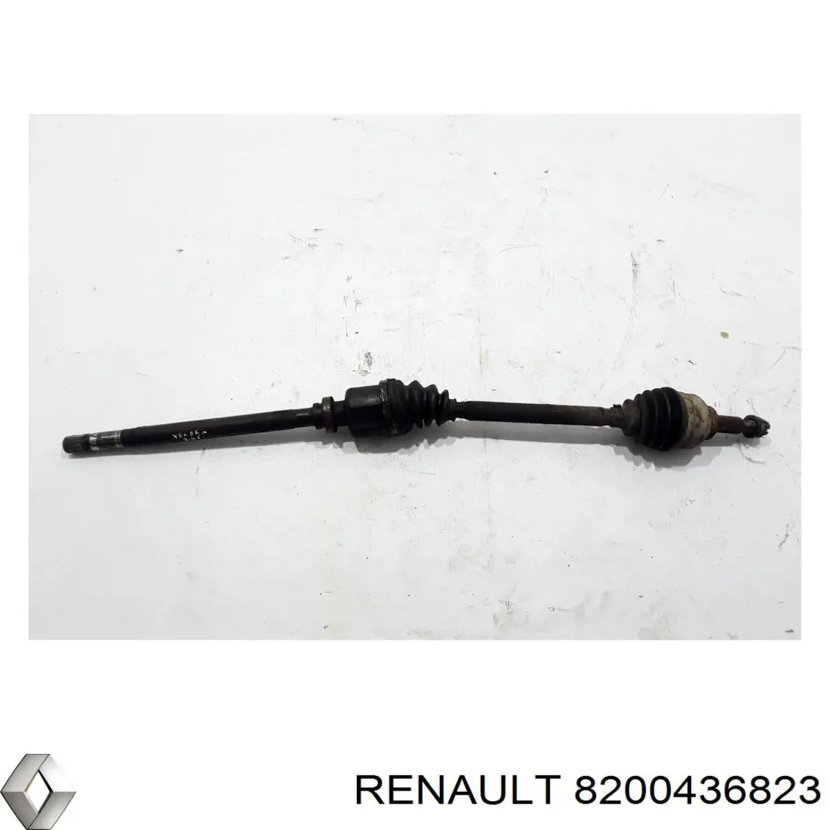Купити 8200436823 Renault (RVI) Піввісь права