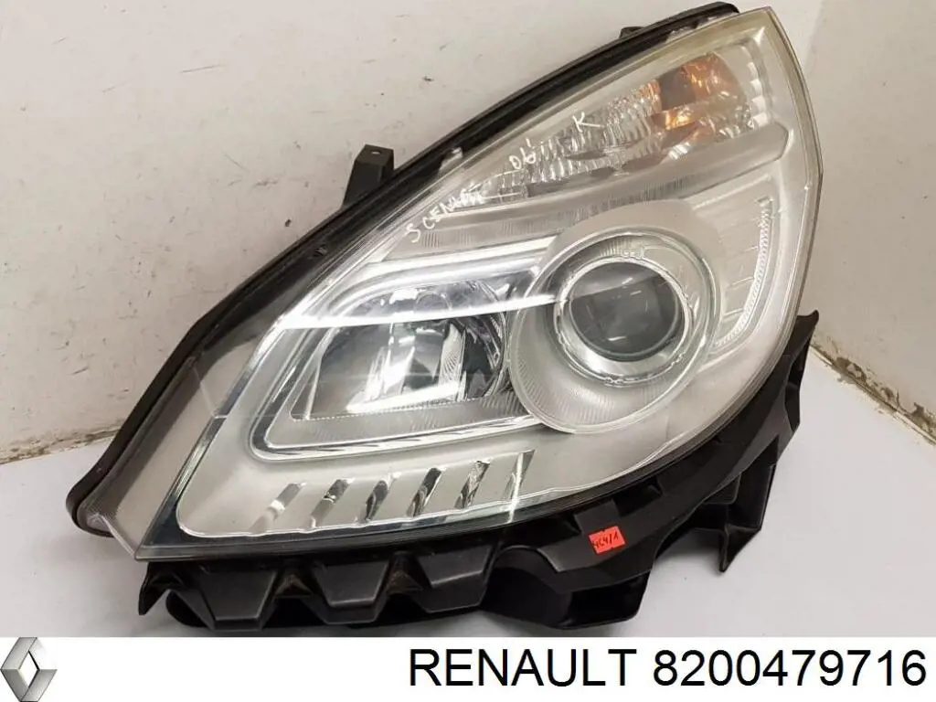Купити 8200479716 Renault (RVI) Кронштейн бампера переднього, лівий