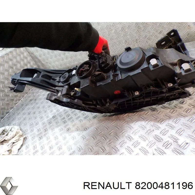 Фари Renault (RVI) 8200481196 ціна, від 100.59 USD
