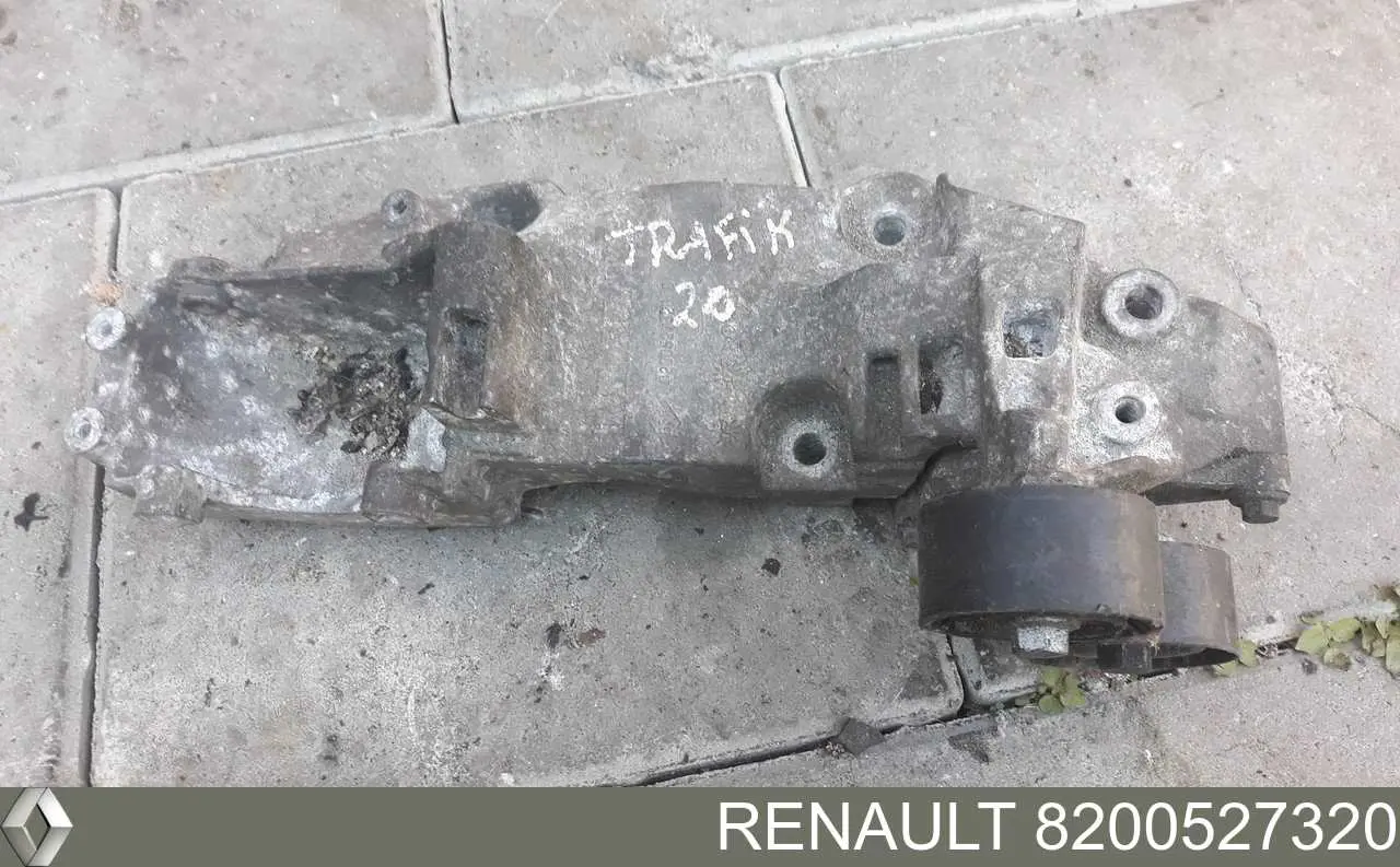Купити 8200527320 Renault (RVI) Кронштейн генератора