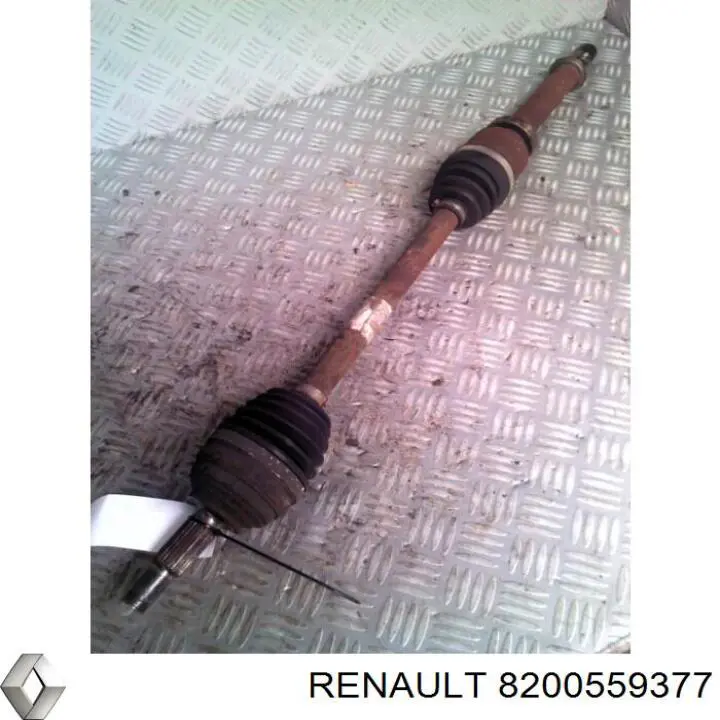 Купити 8200559377 Renault (RVI) Ліва піввісь