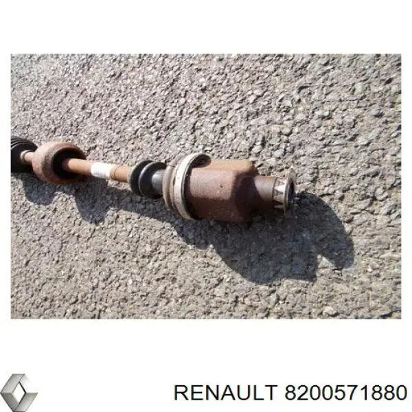 Купити 8200571880 Renault (RVI) Піввісь права