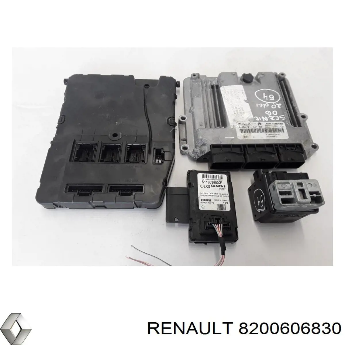 Коробка запобіжників Renault (RVI) 8200606830 ціна, від 25.34 USD