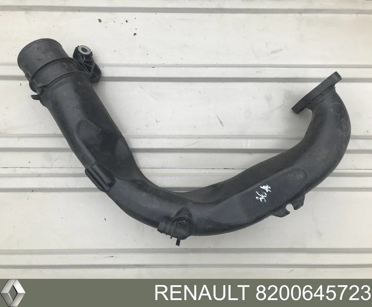 Купити 8200645723 Renault (RVI) Патрубок повітряний, вхід в турбіну (наддув)