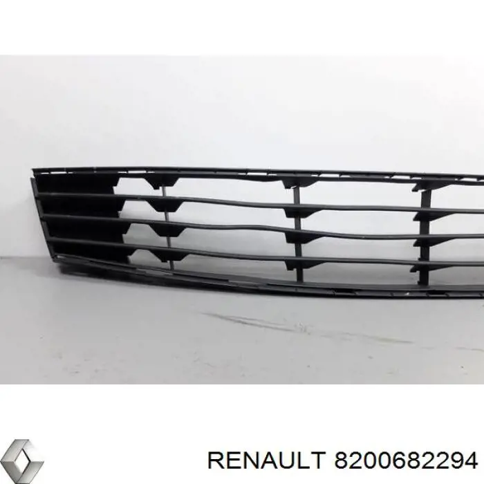 Купити 8200682294 Renault (RVI) Решітка переднього бампера