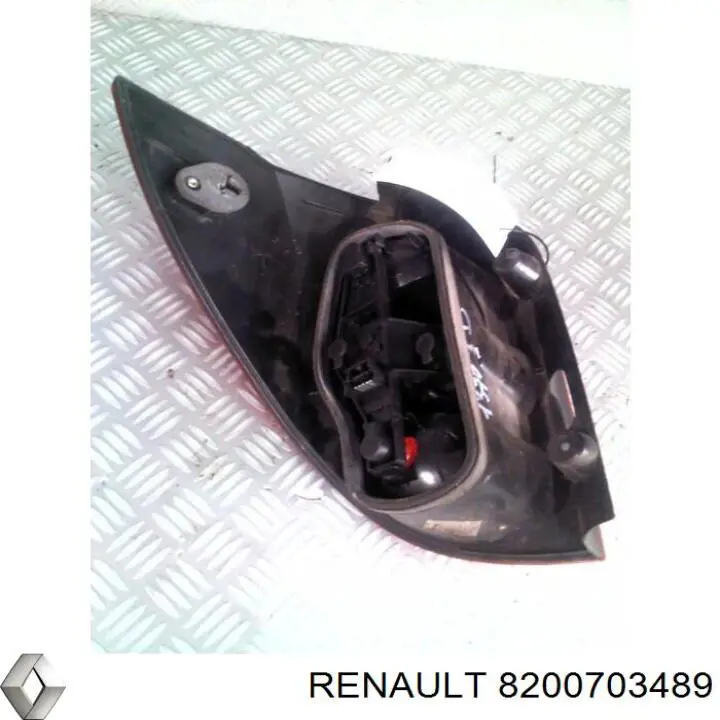 Купити 8200703489 Renault (RVI) Задня права фара