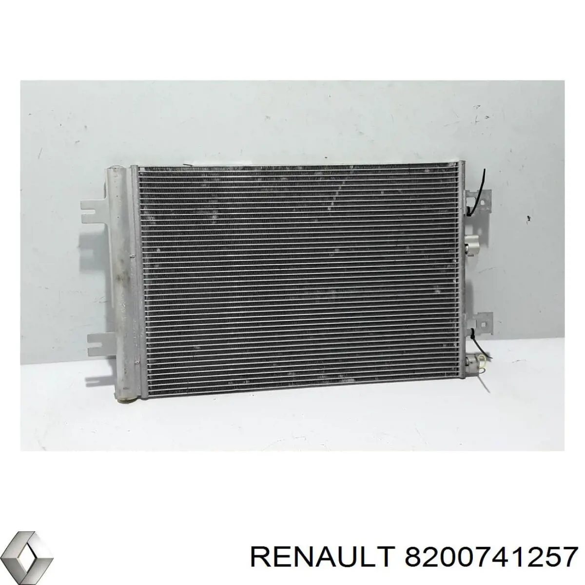 Радіатор кондиціонера 8200741257 Renault (RVI)