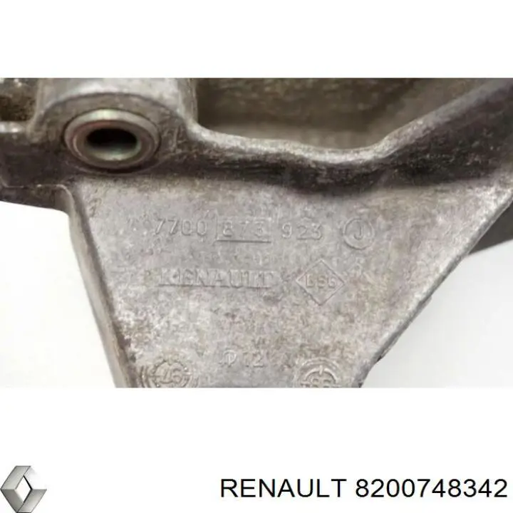 8200748342 Renault (RVI) Кронштейн кріплення генератора