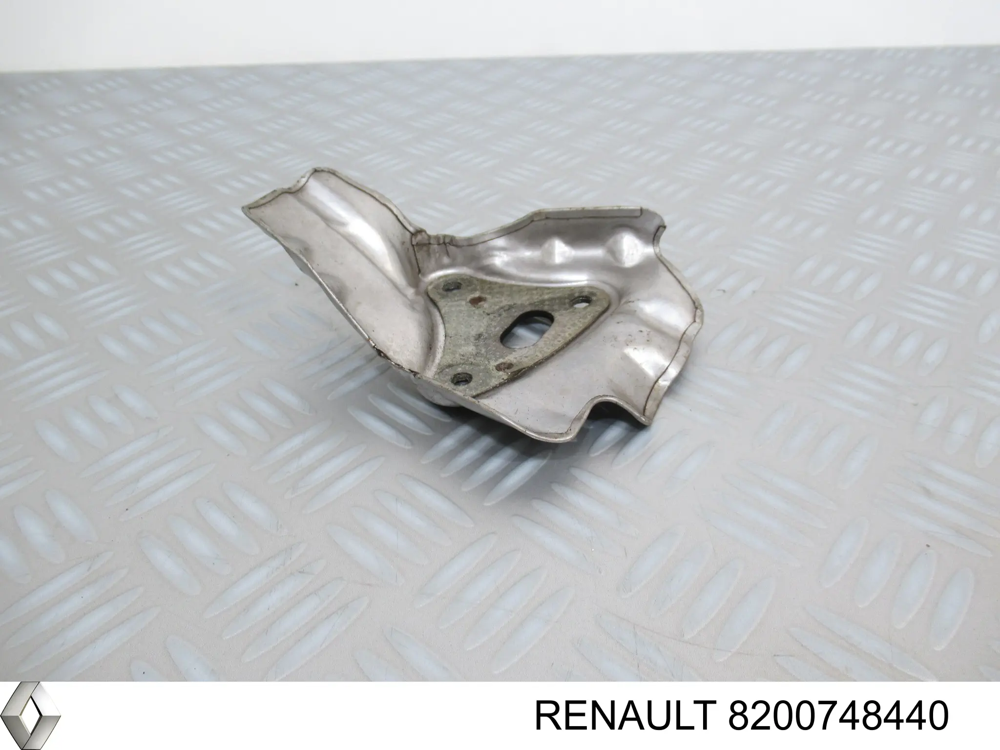 Кришка випускного колектора Renault (RVI) 8200748440 ціна, від 10.14 USD