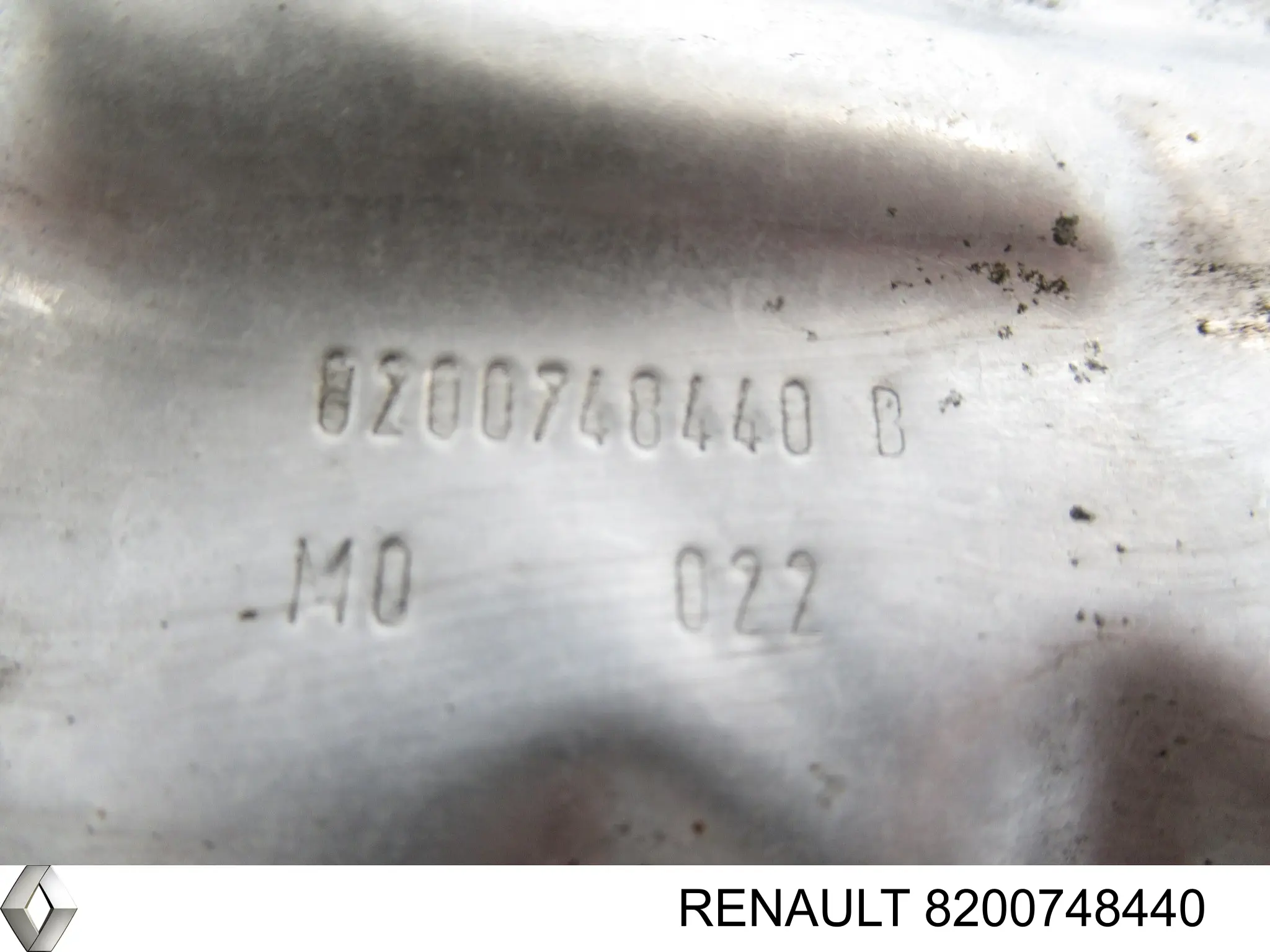 Купити 8200748440 Renault (RVI) Кришка випускного колектора