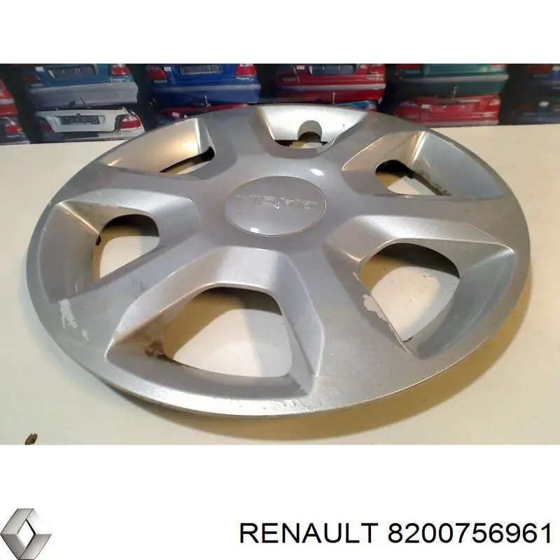 Купити 8200756961 Renault (RVI) Автомобільні ковпаки