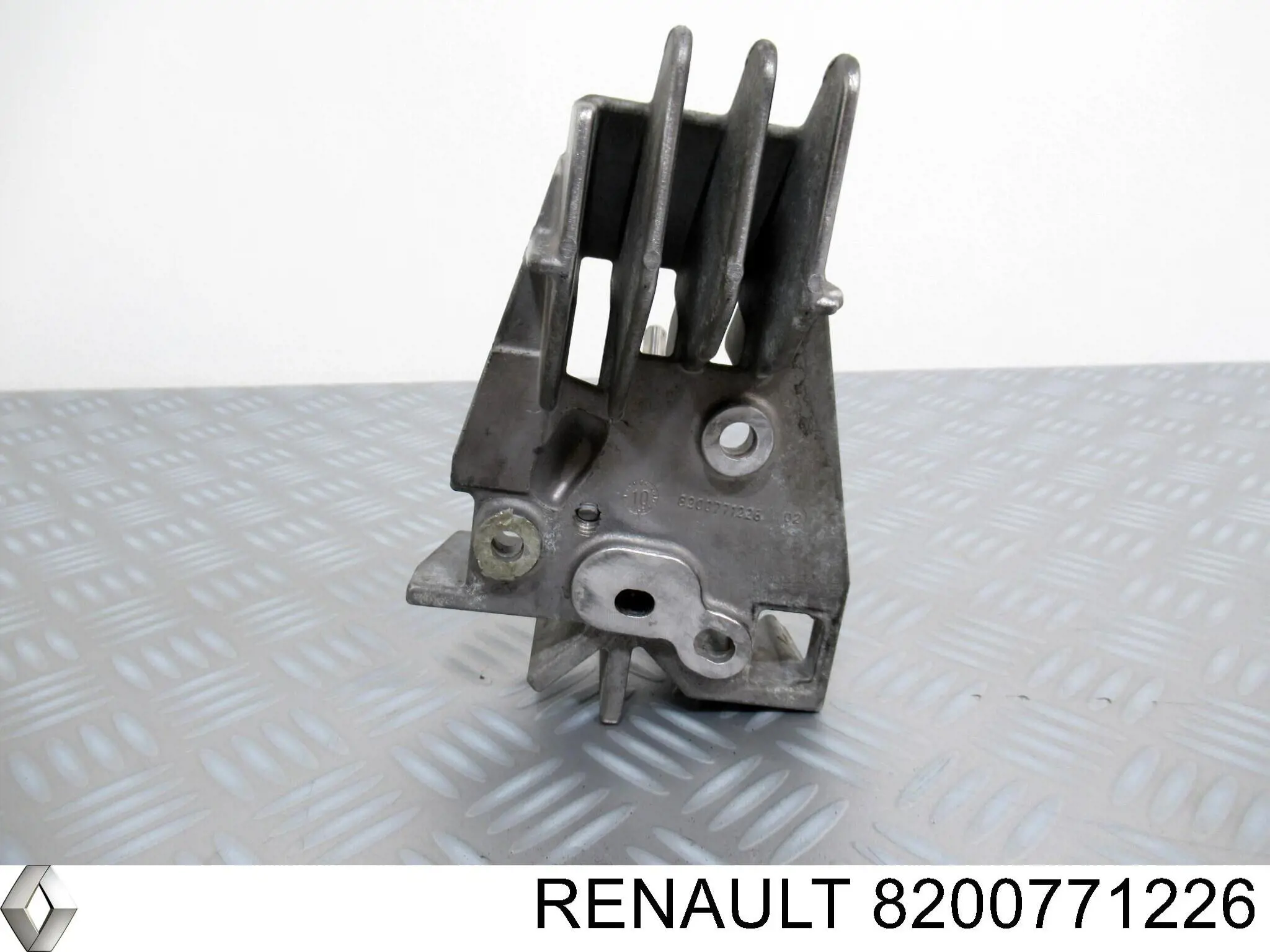 Купити 8200771226 Renault (RVI) Тримач форсунки дизельної