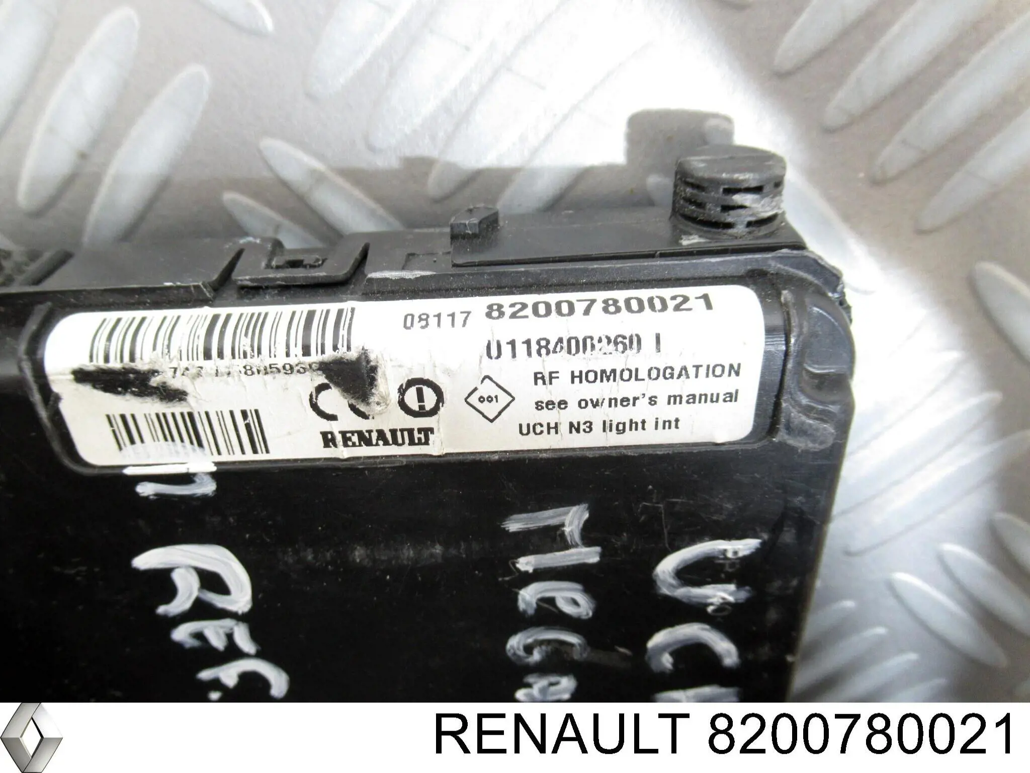 Коробка запобіжників Renault (RVI) 8200780021 ціна, від 19.62 USD