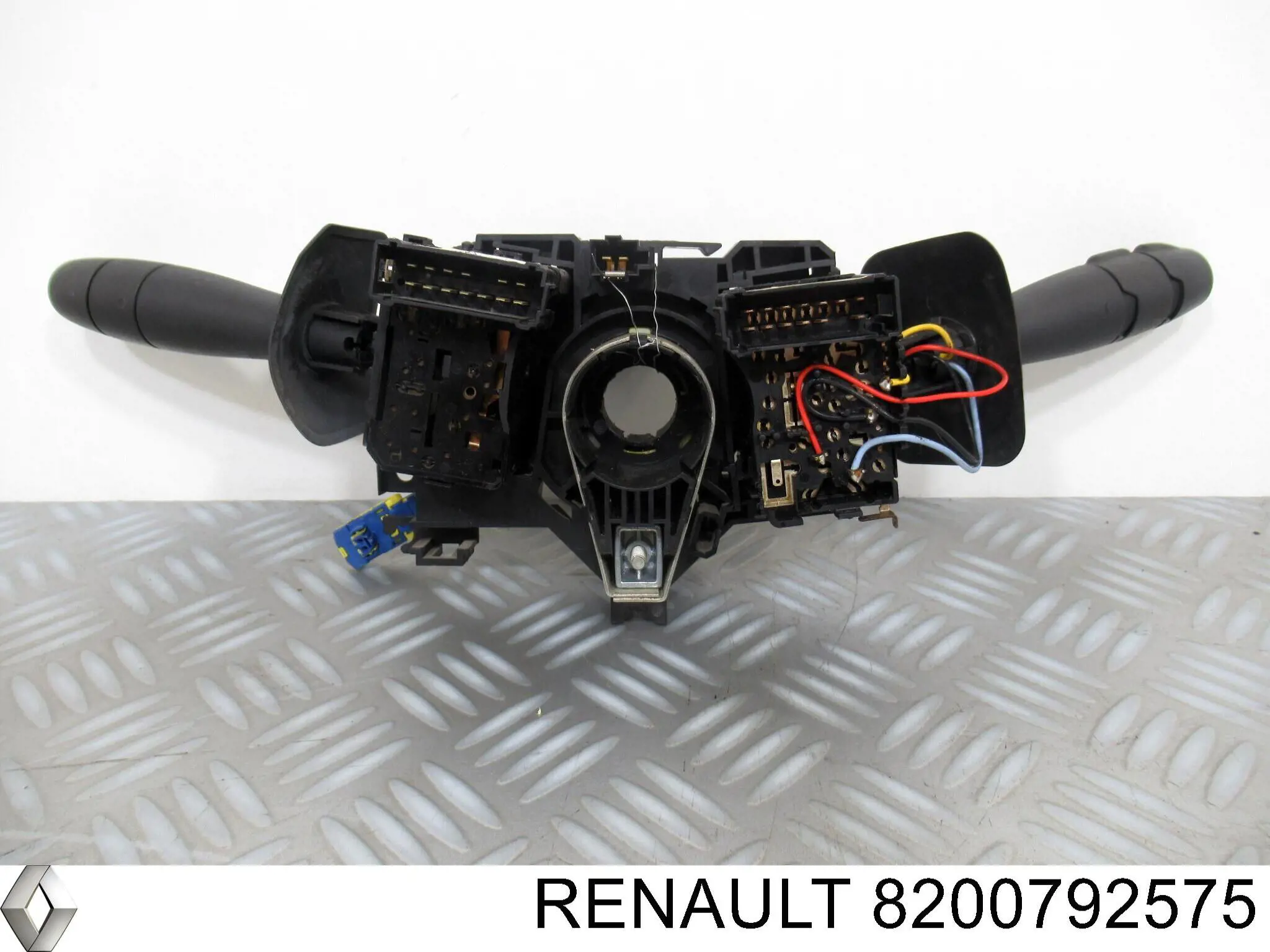 8200792575 Renault (RVI) перемикач підрульовий, правий