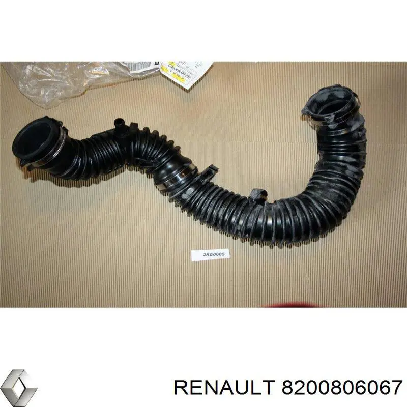 Купити 8200806067 Renault (RVI) Патрубок повітряний, вихід повітряного фільтра