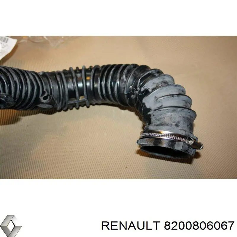 8200806067 Renault (RVI) патрубок повітряний, вихід повітряного фільтра