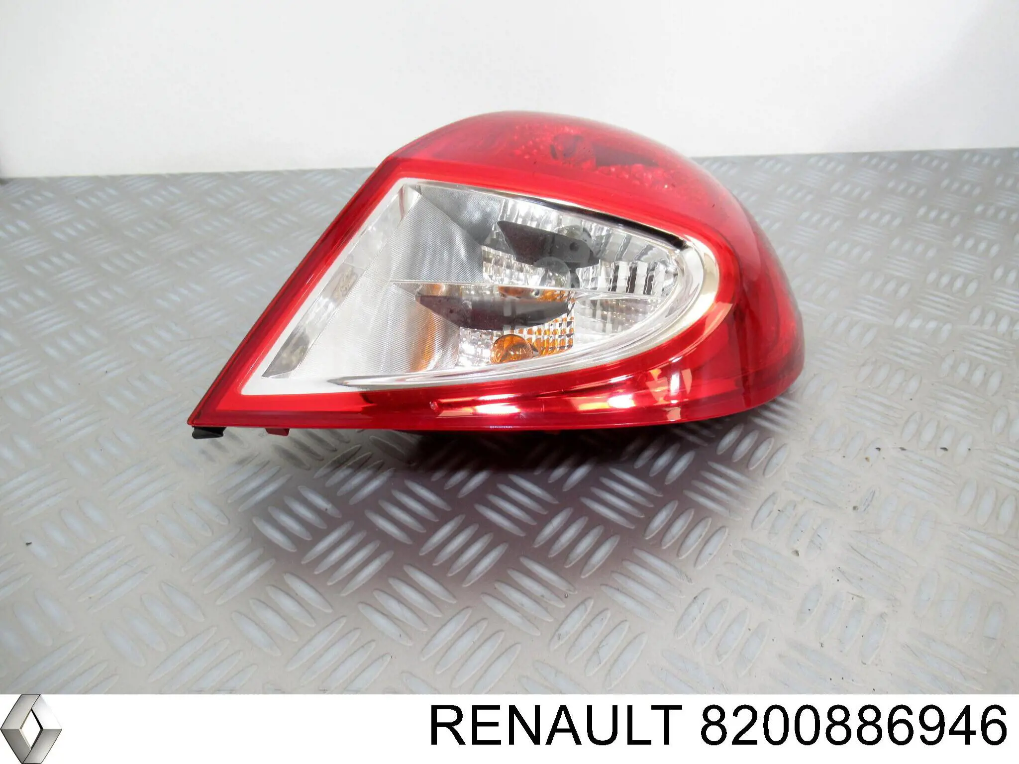 8200886946 Renault (RVI) Ліхтар задній правий