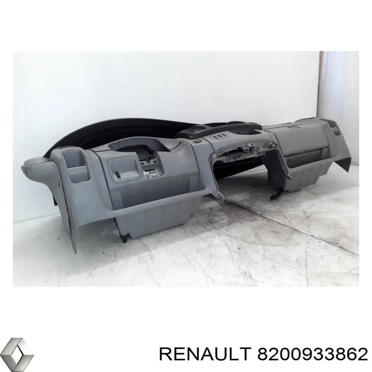 Панель приладів торпеди 8200933862 Renault (RVI)