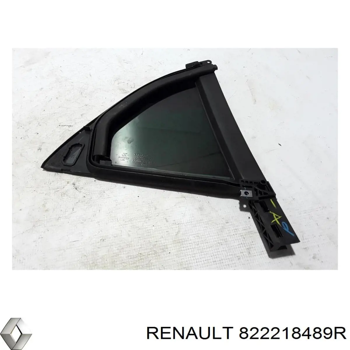 822218489R Renault (RVI) Кватирка дверей трикутник, задньої, лівої
