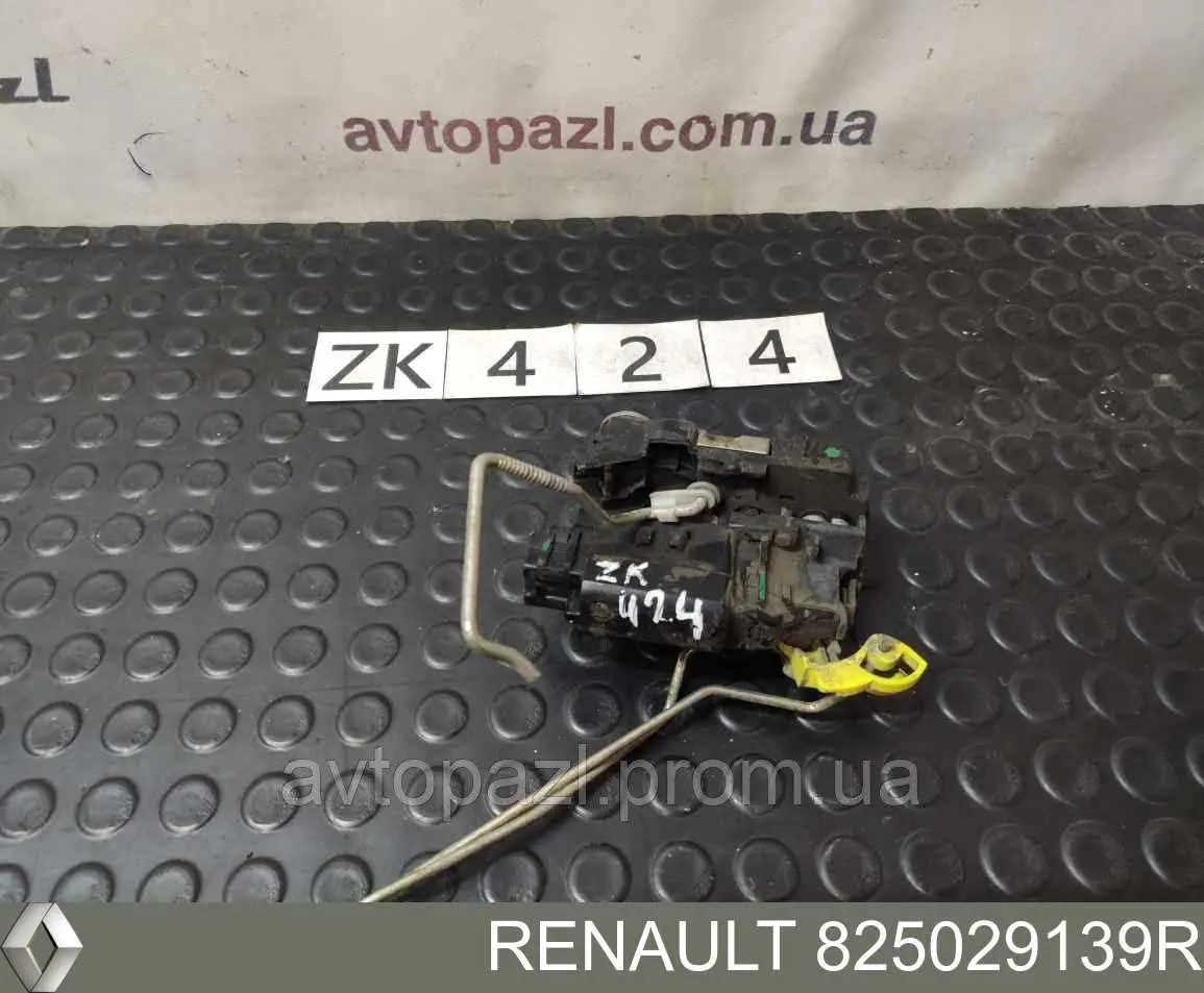 825029139R Renault (RVI) Замок задньої дверї, правої