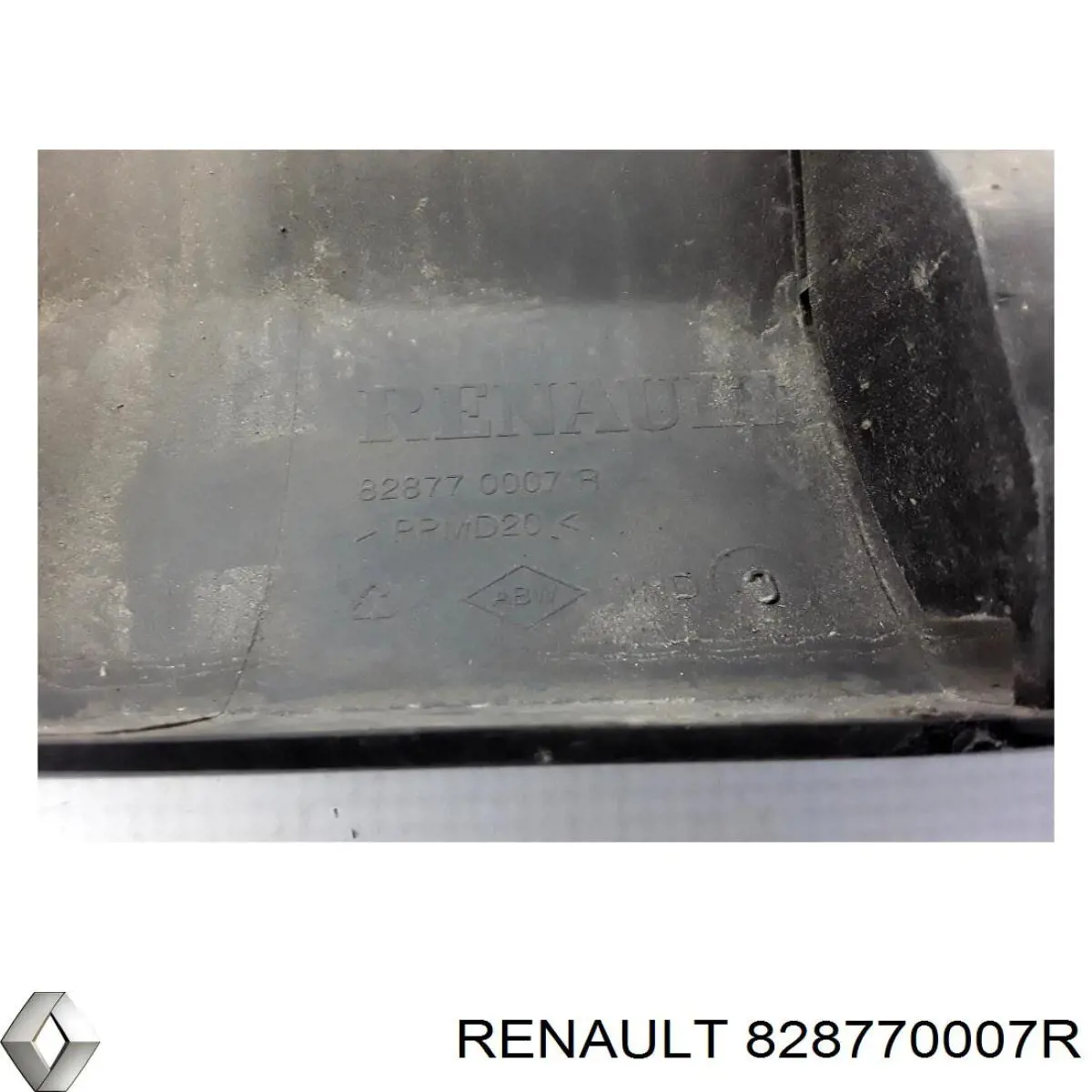 Молдинг задніх лівих дверей Renault Fluence (L3) (Рено Флюенс)