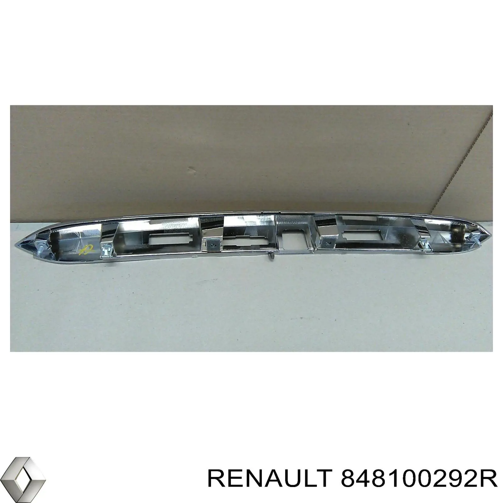 Накладка задньої 3-й/5-й двері Renault (RVI) 848100292R ціна, від 155.02 USD