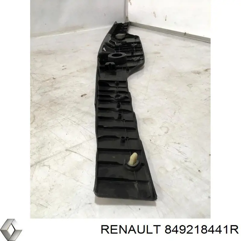 Накладка 5-ї двері, нижня 849218441R Renault (RVI)