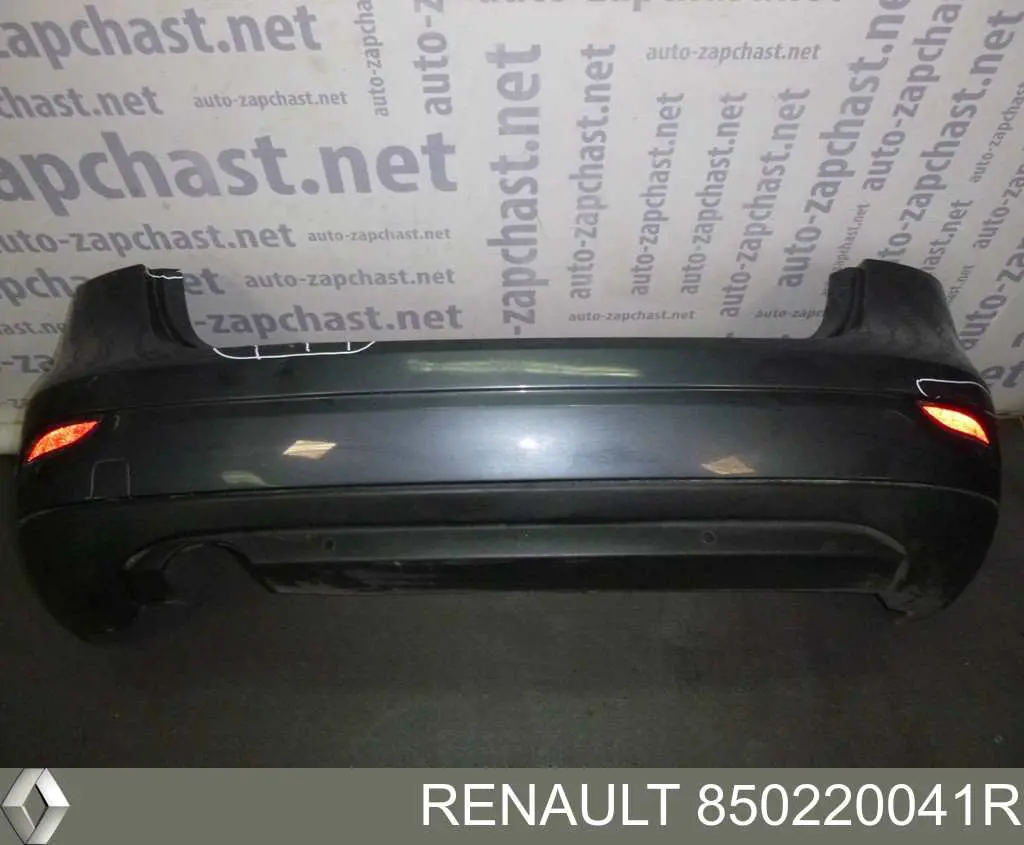 850220041R Renault (RVI) бампер задній