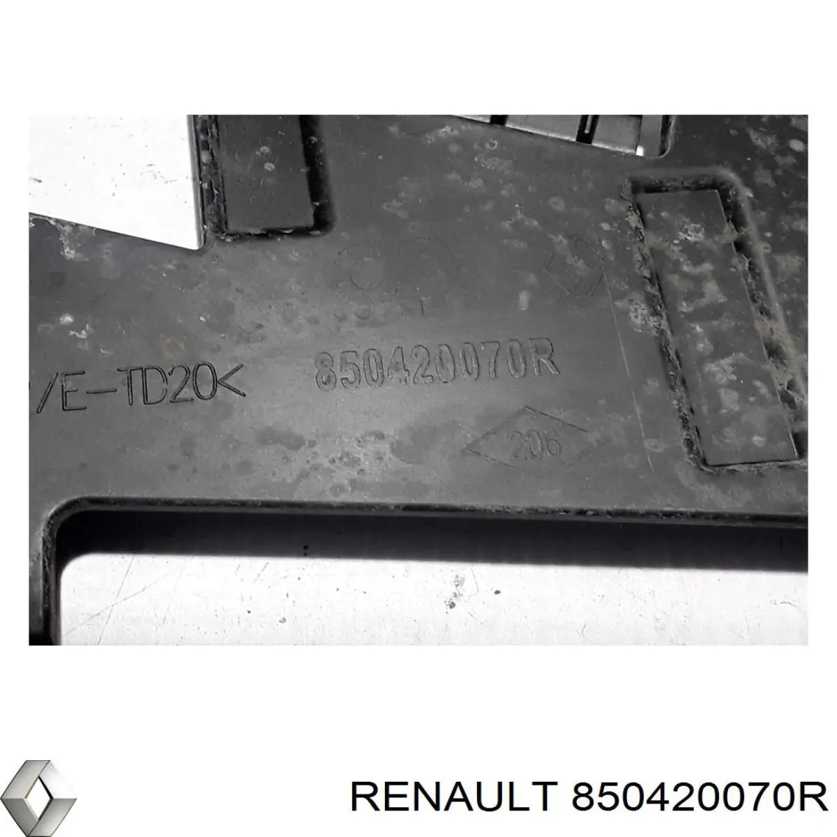 850420070R Renault (RVI) Кронштейн бампера заднього, центральний