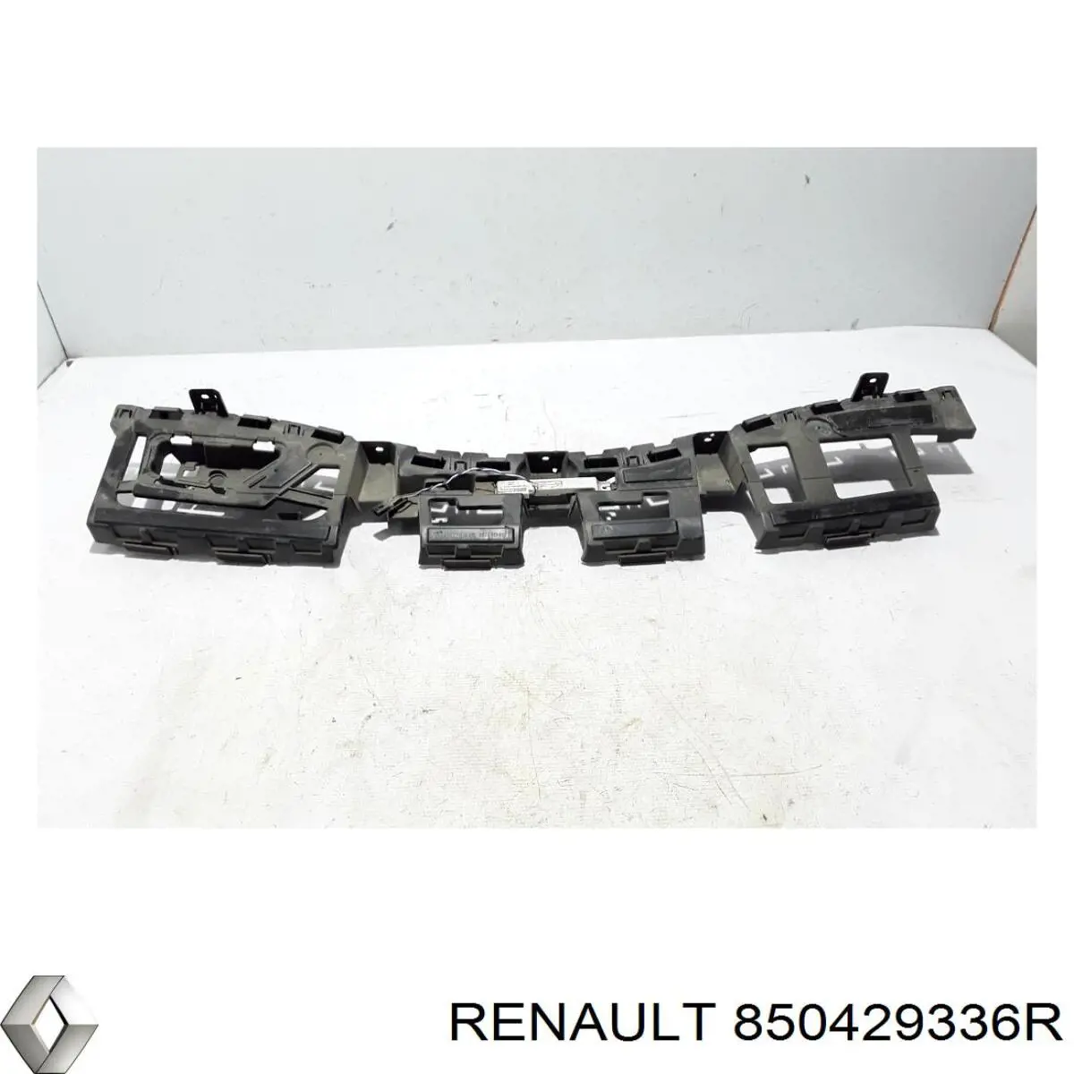 850429336R Renault (RVI) Кронштейн бампера заднього, центральний