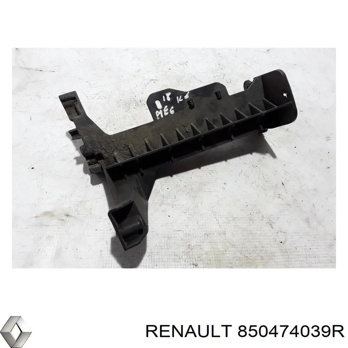 850474039R Renault (RVI) Лівий кронштейн заднього бампера