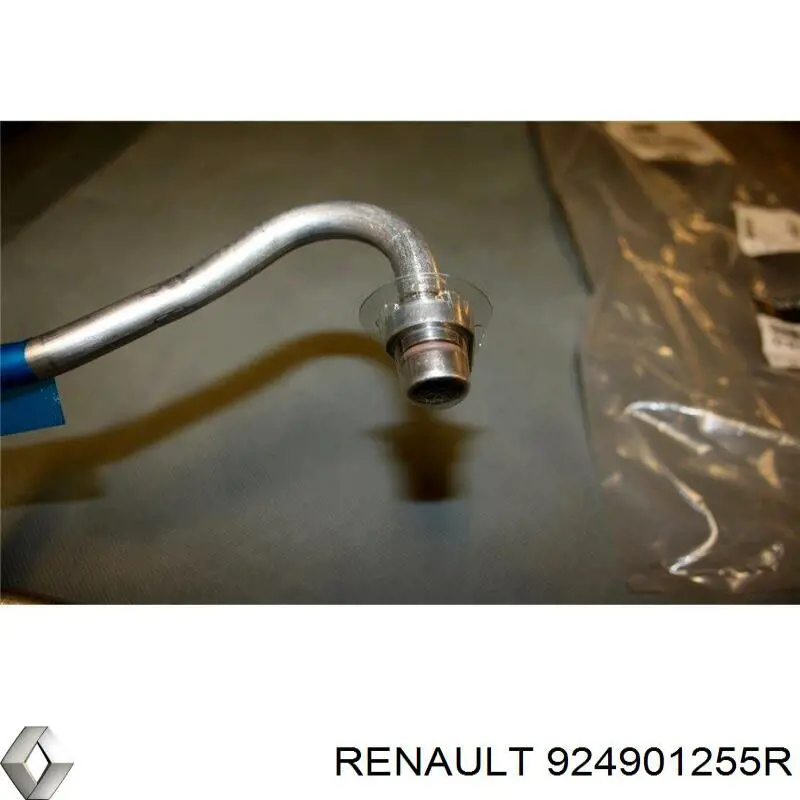 Шланг кондиціонера, від компресора до радіатора 924901255R Renault (RVI)
