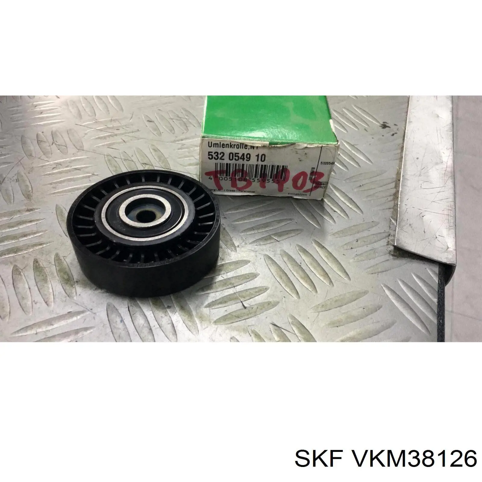 Ролик приводного ременя, паразитний SKF VKM38126 ціна, від 18.33 USD