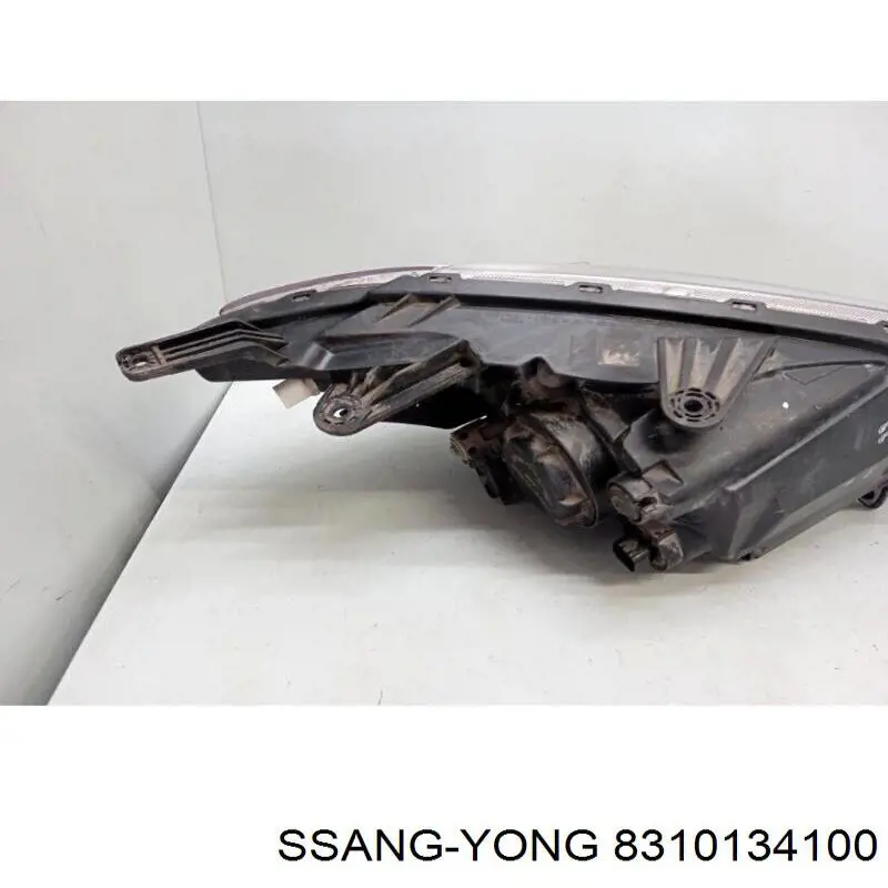 Купити 8310134100 Ssang Yong Блок фара ліва