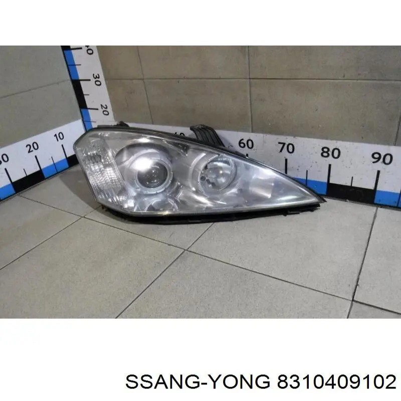 8310409102 Ssang Yong Фара передня права